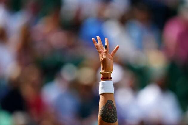 Sport Bilder des Tages Mandatory Credit: Photo by Javier Garcia Shutterstock (12200578el) The Tattoo of Aryna Sabalenka during her semi-final match Wimbledon Tennis Championships, Day 10, The All England Lawn Tennis and Croquet Club, London, UK - 08 Jul 2021 Wimbledon Tennis Championships, Day 10, The All England Lawn Tennis and Croquet Club, London, UK - 08 Jul 2021  Copyright: xJavierxGarcia Shutterstockx 12200578el
