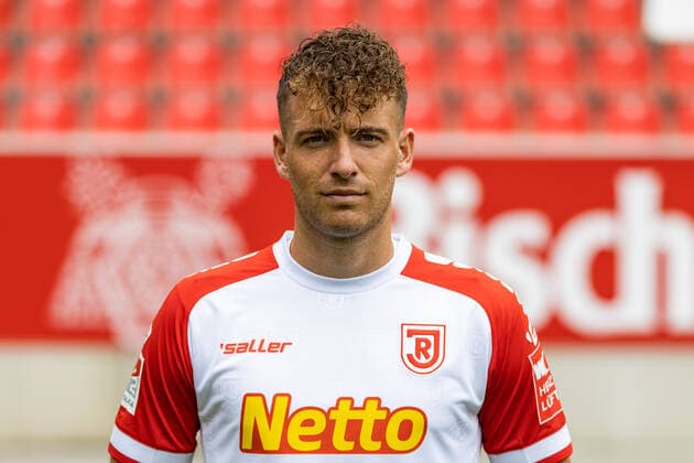 Medientag; SSV Jahn Regensburg 2021 2022 Max Besuschkow; SSV Jahn Regensburg; 2.BL, Portraittermin 2021 2022