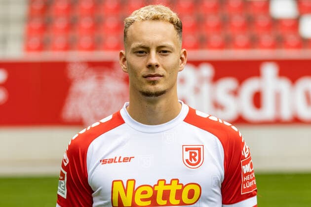 Medientag; SSV Jahn Regensburg 2021 2022 Carlo Boukhalfa; SSV Jahn Regensburg; 2.BL, Portraittermin 2021 2022