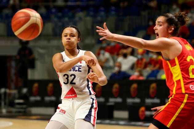 France s player Tima Pouye (L) inaction against Paula Ginzo (R) of Spain during a friendly basketball match between France and Spain at Martin Carpena pavilion in Malaga, Andalusia, Spain, 08 July 2021. Th?e Spanish team faces France in preparation for the Tokyo 2020 Olympic Games, Olympische Spiele, Olympia, OS Spain - France !ACHTUNG: NUR REDAKTIONELLE NUTZUNG!  Copyright: xDanielxPérezx GRAF6582 20210708-044a6bc5424cc2348c68592196c637dd682d87cf