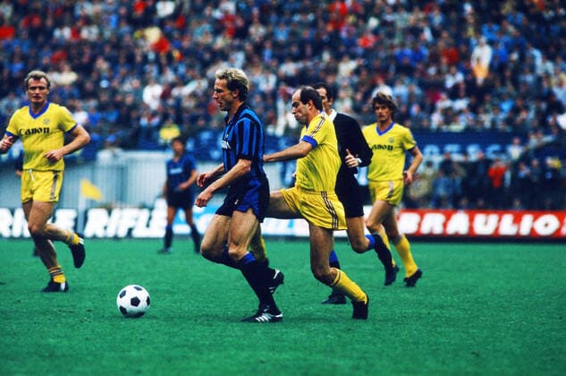 07.10.84 Inter Mailand - Hellas Verona Italien, Mailand, 07.10.1984, Fussball, Italien Seria A, Inter Mailand - Hellas Verona (0:0): Karl-Heinz Rummenigge (Inter Mailand). *** 07 10 84 Inter Milan Hellas Verona Italy, Milan, 07 10 1984, Football, Italy Seria A, Inter Milan Hellas Verona 0 0 Karl Heinz Rummenigge Inter Milan