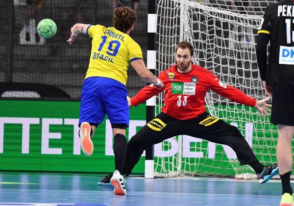 09.07.2021 - Handball - Drei Nationen Turnier - Länderspiel - Deutschland gg Brasilien - - Fabio Chiuffa (19, Brasilien ) Andreas Wolff (33, Deutschland )
