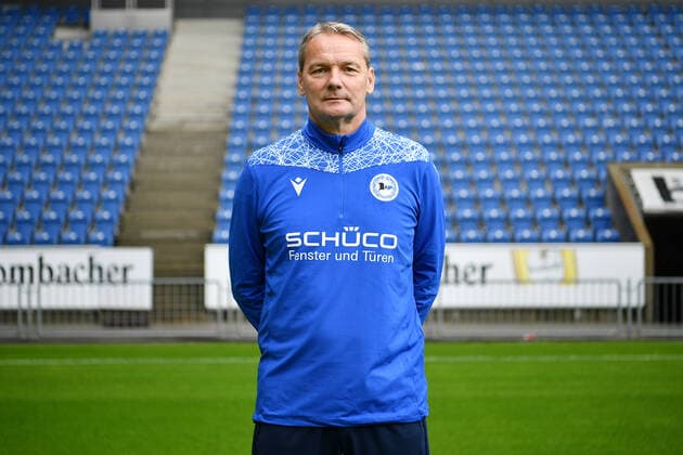 Bielefeld, Schueco Arena, 09.07.21, GER, Herren, 1.Bundesliga, Saison 2021-2022, DSC Arminia Bielefeld - Porträttermin 2021 Bild: Torwart-Trainer Marco Kostmann (Bielefeld) Nur fuer journalistische Zwecke! Only for editorial use! Gemaess den Vorgaben der DFL Deutsche Fußball Liga ist es untersagt, in dem Stadion und oder vom Spiel angefertigte Fotoaufnahmen in Form von Sequenzbildern und oder videoaehnlichen Fotostrecken zu verwerten bzw. verwerten zu lassen. DFL regulations prohibit any use of photographs as image sequences and or quasi-video. Nordrhein-Westfalen Deutschland