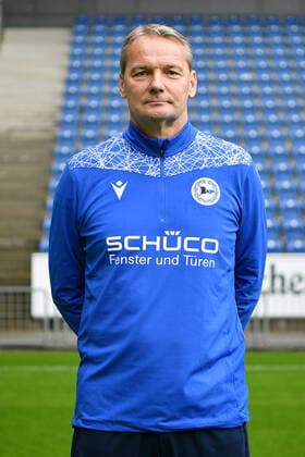 Bielefeld, Schueco Arena, 09.07.21, GER, Herren, 1.Bundesliga, Saison 2021-2022, DSC Arminia Bielefeld - Porträttermin 2021 Bild: Torwart-Trainer Marco Kostmann (Bielefeld) Nur fuer journalistische Zwecke! Only for editorial use! Gemaess den Vorgaben der DFL Deutsche Fußball Liga ist es untersagt, in dem Stadion und oder vom Spiel angefertigte Fotoaufnahmen in Form von Sequenzbildern und oder videoaehnlichen Fotostrecken zu verwerten bzw. verwerten zu lassen. DFL regulations prohibit any use of photographs as image sequences and or quasi-video. Nordrhein-Westfalen Deutschland