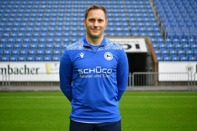 Bielefeld, Schueco Arena, 09.07.21, GER, Herren, 1.Bundesliga, Saison 2021-2022, DSC Arminia Bielefeld - Porträttermin 2021 Bild: Leitender Mannschaftsarzt Dr. Andreas Elsner (Bielefeld) Nur fuer journalistische Zwecke! Only for editorial use! Gemaess den Vorgaben der DFL Deutsche Fußball Liga ist es untersagt, in dem Stadion und oder vom Spiel angefertigte Fotoaufnahmen in Form von Sequenzbildern und oder videoaehnlichen Fotostrecken zu verwerten bzw. verwerten zu lassen. DFL regulations prohibit any use of photographs as image sequences and or quasi-video. Nordrhein-Westfalen Deutschland