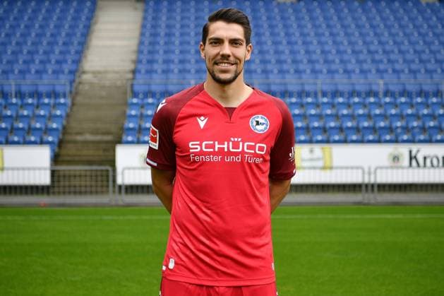 Bielefeld, Schueco Arena, 09.07.21, GER, Herren, 1.Bundesliga, Saison 2021-2022, DSC Arminia Bielefeld - Porträttermin 2021 Bild: Torwart Stefan Ortega (Bielefeld) Nur fuer journalistische Zwecke! Only for editorial use! Gemaess den Vorgaben der DFL Deutsche Fußball Liga ist es untersagt, in dem Stadion und oder vom Spiel angefertigte Fotoaufnahmen in Form von Sequenzbildern und oder videoaehnlichen Fotostrecken zu verwerten bzw. verwerten zu lassen. DFL regulations prohibit any use of photographs as image sequences and or quasi-video. Nordrhein-Westfalen Deutschland