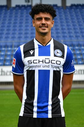 Bielefeld, Schueco Arena, 09.07.21, GER, Herren, 1.Bundesliga, Saison 2021-2022, DSC Arminia Bielefeld - Porträttermin 2021 Bild: Guilherme Ramos (Bielefeld) Nur fuer journalistische Zwecke! Only for editorial use! Gemaess den Vorgaben der DFL Deutsche Fußball Liga ist es untersagt, in dem Stadion und oder vom Spiel angefertigte Fotoaufnahmen in Form von Sequenzbildern und oder videoaehnlichen Fotostrecken zu verwerten bzw. verwerten zu lassen. DFL regulations prohibit any use of photographs as image sequences and or quasi-video. Nordrhein-Westfalen Deutschland