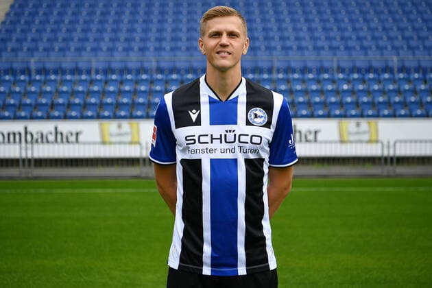 Bielefeld, Schueco Arena, 09.07.21, GER, Herren, 1.Bundesliga, Saison 2021-2022, DSC Arminia Bielefeld - Porträttermin 2021 Bild: Joakim Nilsson (Bielefeld) Nur fuer journalistische Zwecke! Only for editorial use! Gemaess den Vorgaben der DFL Deutsche Fußball Liga ist es untersagt, in dem Stadion und oder vom Spiel angefertigte Fotoaufnahmen in Form von Sequenzbildern und oder videoaehnlichen Fotostrecken zu verwerten bzw. verwerten zu lassen. DFL regulations prohibit any use of photographs as image sequences and or quasi-video. Nordrhein-Westfalen Deutschland