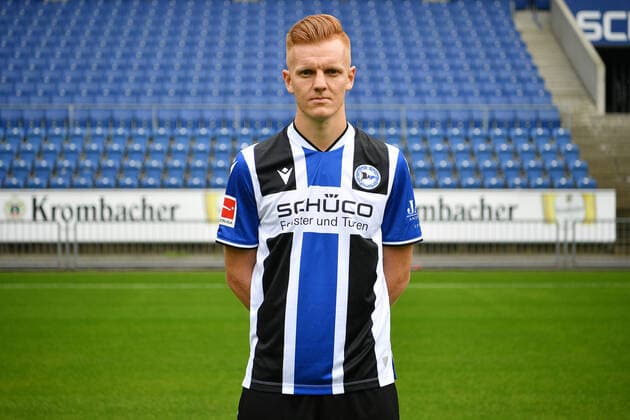 Bielefeld, Schueco Arena, 09.07.21, GER, Herren, 1.Bundesliga, Saison 2021-2022, DSC Arminia Bielefeld - Porträttermin 2021 Bild: Christian Gebauer (Bielefeld) Nur fuer journalistische Zwecke! Only for editorial use! Gemaess den Vorgaben der DFL Deutsche Fußball Liga ist es untersagt, in dem Stadion und oder vom Spiel angefertigte Fotoaufnahmen in Form von Sequenzbildern und oder videoaehnlichen Fotostrecken zu verwerten bzw. verwerten zu lassen. DFL regulations prohibit any use of photographs as image sequences and or quasi-video. Nordrhein-Westfalen Deutschland