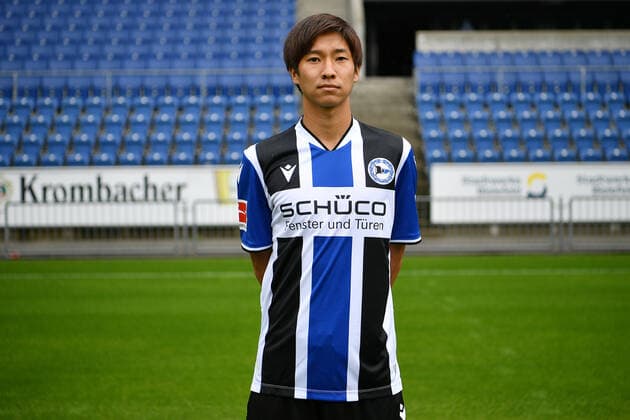Bielefeld, Schueco Arena, 09.07.21, GER, Herren, 1.Bundesliga, Saison 2021-2022, DSC Arminia Bielefeld - Porträttermin 2021 Bild: Masaya Okugawa (Bielefeld) Nur fuer journalistische Zwecke! Only for editorial use! Gemaess den Vorgaben der DFL Deutsche Fußball Liga ist es untersagt, in dem Stadion und oder vom Spiel angefertigte Fotoaufnahmen in Form von Sequenzbildern und oder videoaehnlichen Fotostrecken zu verwerten bzw. verwerten zu lassen. DFL regulations prohibit any use of photographs as image sequences and or quasi-video. Nordrhein-Westfalen Deutschland