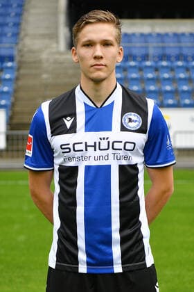 Bielefeld, Schueco Arena, 09.07.21, GER, Herren, 1.Bundesliga, Saison 2021-2022, DSC Arminia Bielefeld - Porträttermin 2021 Bild: Sebastian Mueller (Bielefeld) Nur fuer journalistische Zwecke! Only for editorial use! Gemaess den Vorgaben der DFL Deutsche Fußball Liga ist es untersagt, in dem Stadion und oder vom Spiel angefertigte Fotoaufnahmen in Form von Sequenzbildern und oder videoaehnlichen Fotostrecken zu verwerten bzw. verwerten zu lassen. DFL regulations prohibit any use of photographs as image sequences and or quasi-video. Nordrhein-Westfalen Deutschland