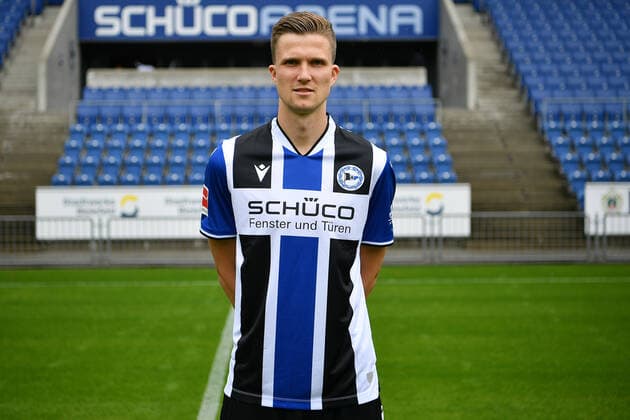 Bielefeld, Schueco Arena, 09.07.21, GER, Herren, 1.Bundesliga, Saison 2021-2022, DSC Arminia Bielefeld - Porträttermin 2021 Bild: Fabian Kunze (Bielefeld) Nur fuer journalistische Zwecke! Only for editorial use! Gemaess den Vorgaben der DFL Deutsche Fußball Liga ist es untersagt, in dem Stadion und oder vom Spiel angefertigte Fotoaufnahmen in Form von Sequenzbildern und oder videoaehnlichen Fotostrecken zu verwerten bzw. verwerten zu lassen. DFL regulations prohibit any use of photographs as image sequences and or quasi-video. Nordrhein-Westfalen Deutschland