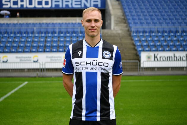 Bielefeld, Schueco Arena, 09.07.21, GER, Herren, 1.Bundesliga, Saison 2021-2022, DSC Arminia Bielefeld - Porträttermin 2021 Bild: Florian Krueger (Bielefeld) Nur fuer journalistische Zwecke! Only for editorial use! Gemaess den Vorgaben der DFL Deutsche Fußball Liga ist es untersagt, in dem Stadion und oder vom Spiel angefertigte Fotoaufnahmen in Form von Sequenzbildern und oder videoaehnlichen Fotostrecken zu verwerten bzw. verwerten zu lassen. DFL regulations prohibit any use of photographs as image sequences and or quasi-video. Nordrhein-Westfalen Deutschland