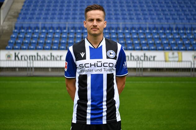 Bielefeld, Schueco Arena, 09.07.21, GER, Herren, 1.Bundesliga, Saison 2021-2022, DSC Arminia Bielefeld - Porträttermin 2021 Bild: Cedric Brunner (Bielefeld) Nur fuer journalistische Zwecke! Only for editorial use! Gemaess den Vorgaben der DFL Deutsche Fußball Liga ist es untersagt, in dem Stadion und oder vom Spiel angefertigte Fotoaufnahmen in Form von Sequenzbildern und oder videoaehnlichen Fotostrecken zu verwerten bzw. verwerten zu lassen. DFL regulations prohibit any use of photographs as image sequences and or quasi-video. Nordrhein-Westfalen Deutschland