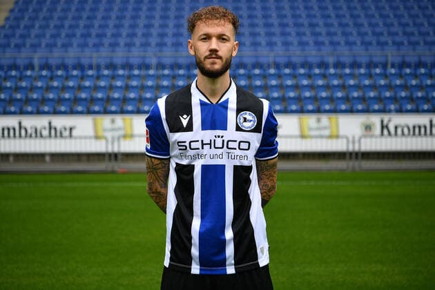 Bielefeld, Schueco Arena, 09.07.21, GER, Herren, 1.Bundesliga, Saison 2021-2022, DSC Arminia Bielefeld - Porträttermin 2021 Bild: Marcel Hartel (Bielefeld) Nur fuer journalistische Zwecke! Only for editorial use! Gemaess den Vorgaben der DFL Deutsche Fußball Liga ist es untersagt, in dem Stadion und oder vom Spiel angefertigte Fotoaufnahmen in Form von Sequenzbildern und oder videoaehnlichen Fotostrecken zu verwerten bzw. verwerten zu lassen. DFL regulations prohibit any use of photographs as image sequences and or quasi-video. Nordrhein-Westfalen Deutschland