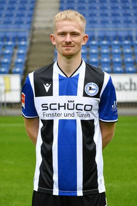 Bielefeld, Schueco Arena, 09.07.21, GER, Herren, 1.Bundesliga, Saison 2021-2022, DSC Arminia Bielefeld - Porträttermin 2021 Bild: Jomaine Consbruch (Bielefeld) Nur fuer journalistische Zwecke! Only for editorial use! Gemaess den Vorgaben der DFL Deutsche Fußball Liga ist es untersagt, in dem Stadion und oder vom Spiel angefertigte Fotoaufnahmen in Form von Sequenzbildern und oder videoaehnlichen Fotostrecken zu verwerten bzw. verwerten zu lassen. DFL regulations prohibit any use of photographs as image sequences and or quasi-video. Nordrhein-Westfalen Deutschland