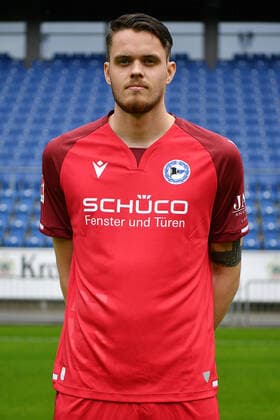 Bielefeld, Schueco Arena, 09.07.21, GER, Herren, 1.Bundesliga, Saison 2021-2022, DSC Arminia Bielefeld - Porträttermin 2021 Bild: Torwart Oscar Linner (Bielefeld) Nur fuer journalistische Zwecke! Only for editorial use! Gemaess den Vorgaben der DFL Deutsche Fußball Liga ist es untersagt, in dem Stadion und oder vom Spiel angefertigte Fotoaufnahmen in Form von Sequenzbildern und oder videoaehnlichen Fotostrecken zu verwerten bzw. verwerten zu lassen. DFL regulations prohibit any use of photographs as image sequences and or quasi-video. Nordrhein-Westfalen Deutschland