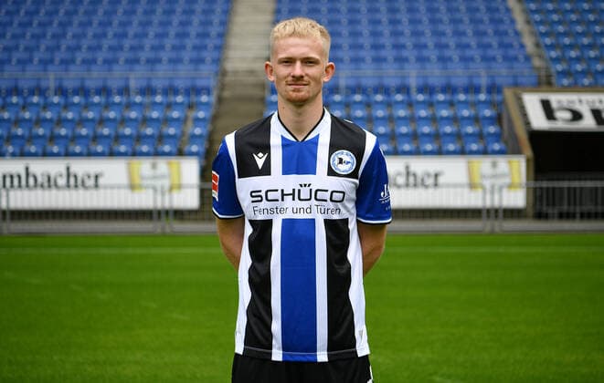 Bielefeld, Schueco Arena, 09.07.21, GER, Herren, 1.Bundesliga, Saison 2021-2022, DSC Arminia Bielefeld - Porträttermin 2021 Bild: Jomaine Consbruch (Bielefeld) Nur fuer journalistische Zwecke! Only for editorial use! Gemaess den Vorgaben der DFL Deutsche Fußball Liga ist es untersagt, in dem Stadion und oder vom Spiel angefertigte Fotoaufnahmen in Form von Sequenzbildern und oder videoaehnlichen Fotostrecken zu verwerten bzw. verwerten zu lassen. DFL regulations prohibit any use of photographs as image sequences and or quasi-video. Nordrhein-Westfalen Deutschland