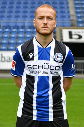 Bielefeld, Schueco Arena, 09.07.21, GER, Herren, 1.Bundesliga, Saison 2021-2022, DSC Arminia Bielefeld - Porträttermin 2021 Bild: Sebastian Vasiliadis (Bielefeld) Nur fuer journalistische Zwecke! Only for editorial use! Gemaess den Vorgaben der DFL Deutsche Fußball Liga ist es untersagt, in dem Stadion und oder vom Spiel angefertigte Fotoaufnahmen in Form von Sequenzbildern und oder videoaehnlichen Fotostrecken zu verwerten bzw. verwerten zu lassen. DFL regulations prohibit any use of photographs as image sequences and or quasi-video. Nordrhein-Westfalen Deutschland