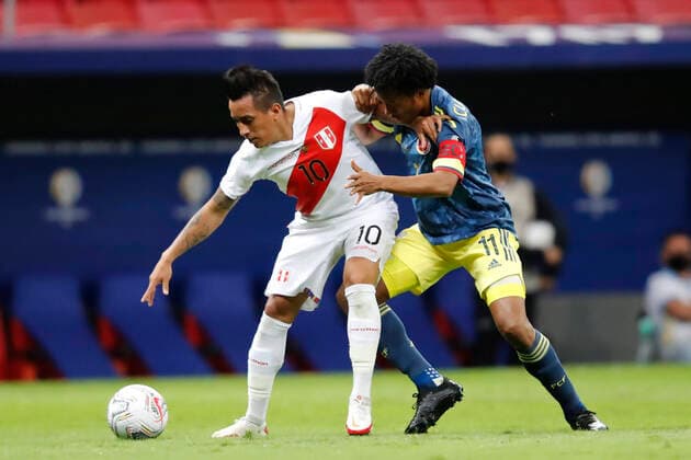 Colombia x Peru BRASÍLIA, DF - 09.07.2021: COLOMBIA X PERU - Match between , Colombia x Peru match dispute for the third place Copa America Brazil 2021 , held at Estádio Nacional Mané Garricha , on Friday (09). In the photo, Player Juan Colombia x Cueva Peru. (Photo: Francisco Stuckert Fotoarena) x2091137x  FranciscoxStuckert