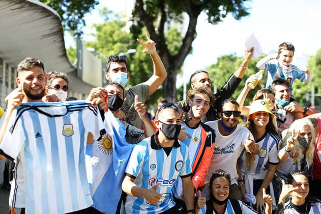 10th July 2021, Est& xe1;dio do Maracan& xe3;, Rio de Janeiro, Brazil. Copa America tournament final, Argentina versus Brazil; Fans of Argentina support their team ahead of the Final of the Copa Am& xe9;rica 2021 at Est& xe1;dio do Maracan& xe3;  ActionPlus12304223 HeulerxAndrey