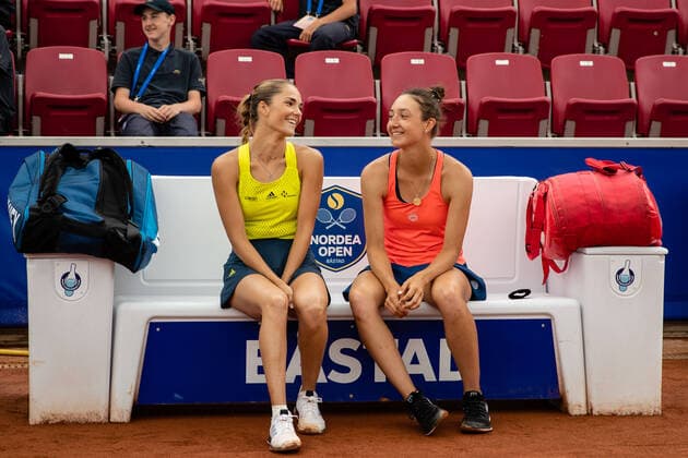 210710 Mirjam Björklund, Sverige, och Leonie Kung, Schweiz, efter segern i finalen i dubbel under dag 6 av Nordea Open den 10 juli 2021 i Bastad. Copyright: MATHILDAxAHLBERG BB210710BB850