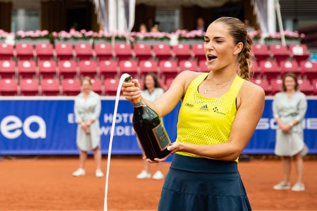210710 Mirjam Björklund, Sverige, efter segern i finalen i dubbel under dag 6 av Nordea Open den 10 juli 2021 i Bastad. Copyright: MATHILDAxAHLBERG BB210710BB856