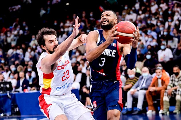 Timothe Luwawu Cabarrot (France) vs Sergio Llull (Espagne) BASKETBALL : France vs Espagne - Match Amical - 10 07 2021 JBAutissier Panoramic 