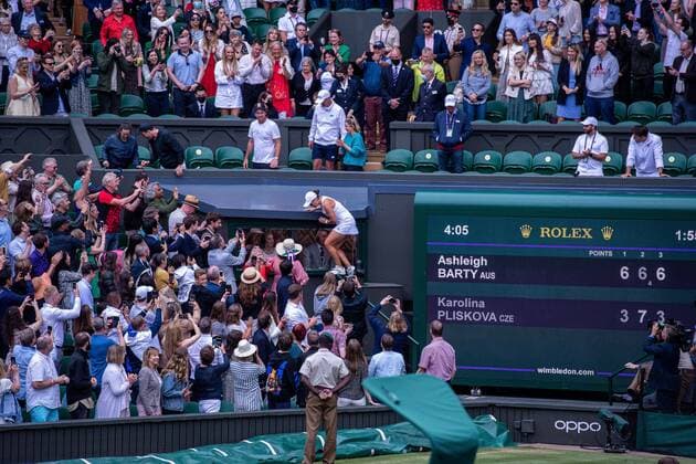 GB, LONDON, 10 July 2021 - Ashleigh Barty of Australia celebrate with her coach at Wimbledon. Copyright: xx