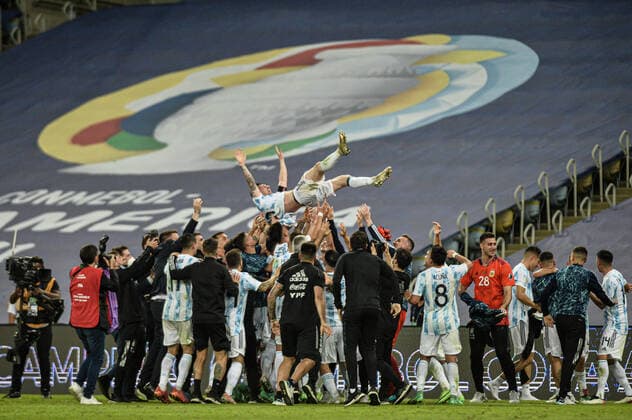 Argentina x Brasil RIO DE JANEIRO, RJ - 10.07.2021: ARGENTINA X BRASIL - Messi celebrates the title. Argentina becomes champion, after Argentina x Brazil, a match valid for the Final of the Copa America 2021, held at the Maracanã Stadium, located in the city of Rio de Janeiro, RJ, this Saturday (10). (Photo: Nayra Halm Fotoarena) x2091763x  NayraxHalm