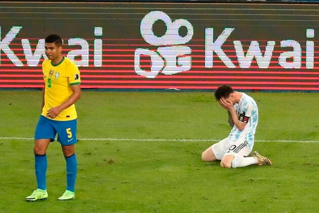 Lionel Messi (R) of Argentina celebrates the win against Brazil today, in the final of the Copa America at the Maracana Stadium in Rio de Janeiro, Brazil, 10 July 2021. Argentina - Brazil !ACHTUNG: NUR REDAKTIONELLE NUTZUNG!  Copyright: xSebastiaoxMoreirax AME1571 20210711-e3f134d354b7f736b32b8cd8bdeceec3da587803