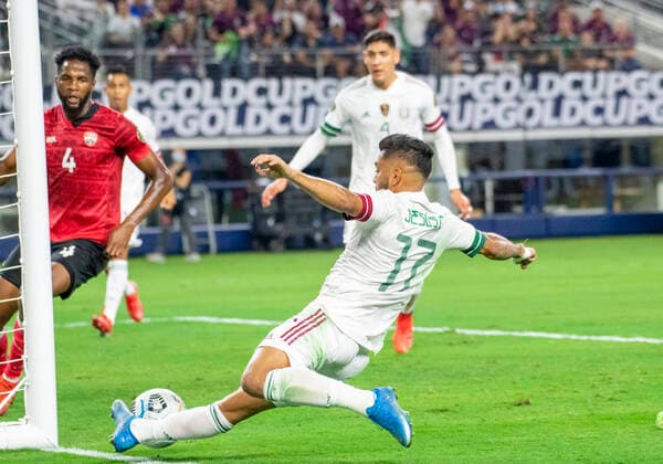 Jul 10, 2021: Mexico forward Jesus Corona (17) takes a shot on the goal in the first half during a CONCACAF Gold Cup game between Mexico and Trinidad & Tobago at AT&T Stadium in Arlington, TX Mexico and Trinidad & Tobago tied 0-0 CSM Arlington USA - ZUMAcp2_ 20210710_zaf_cp2_007 Copyright: xAlbertxPenax