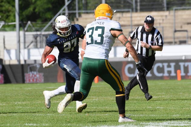 Samuel Shannon ( 27, Running back, Stuttgart Surge) gegen Paul Meissner ( 33, Defensive Back, Leipzig Kings) American Football, ELF, European Leaguen of Football, Week 4, 11.07.2021 Foto:Eibner Tobias Baur Stuttgart Surge vs. Leipzig Kings European Leaguen of Football, Week 4 , 11.07.2021 Stuttgart *** Samuel Shannon 27, Running back, Stuttgart Surge vs Paul Meissner 33, Defensive back, Leipzig Kings American Football, ELF, European Leaguen of Football, Week 4, 11 07 2021 Foto Eibner Tobias Baur Stuttgart Surge vs Leipzig Kings European Leaguen of Football, Week 4 , 11 07 2021 Stuttgart Copyright: xEibner-Pressefotox EP_TBR