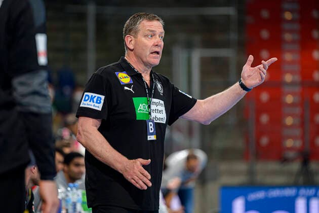 Nürnberg, Deutschland 11. Juli 2021: IHF - Drei-Nationen-Turnier - Deutschland vs. Aegypten Trainer Alfred Gislason (Deutschland) Gestik Geste gestikuliert Nürnberg Arena Nürnberger Versicherung Bayern Deutschland