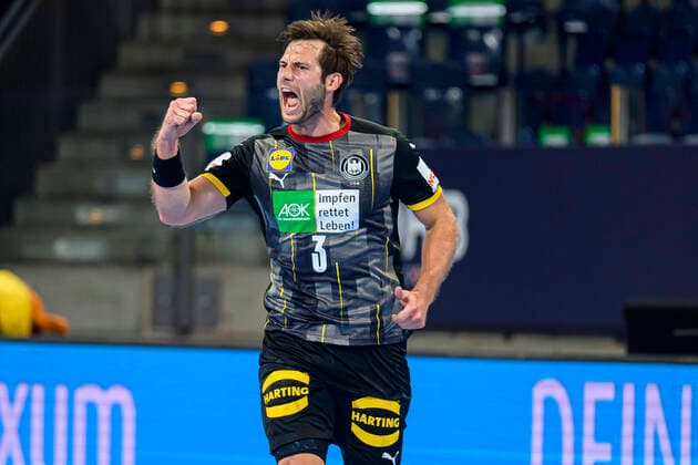 Nürnberg, Deutschland 11. Juli 2021: IHF - Drei-Nationen-Turnier - Deutschland vs. Aegypten Uwe Gensheimer (Deutschland Rhein-Neckar Loewen) Jubel Freude Emotion Torjubel Torschuetze Torschütze Nürnberg Arena Nürnberger Versicherung Bayern Deutschland
