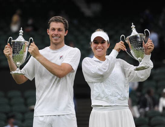 Sport Bilder des Tages Lawn Tennis - 2021 All England Championships - Men™s Final Sunday - Wimbledon - Mixed Doubles Final on Centre Court. Neal Skupski and Desirae Krawczyk v Joe Salisbury and Harriet Dart Neal Skupski and Desirae Krawczyk with their trophies 