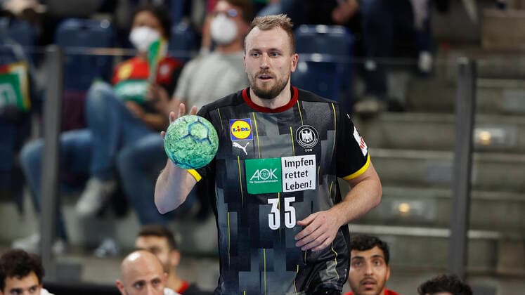 11.07.2021, Handball, Drei-Nationen-Turnier 2021, Deutschland - Aegypten, GER, Nuernberg, Arena Nuernberger Versicherung Bild: v. li. Julius Kuehn (Deutsche-Nationalmannschaft) Copyright: HMBxMedia xHeikoxBecker