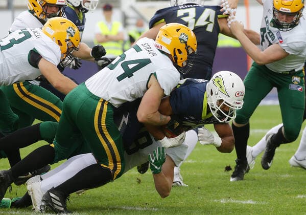 Stuttgart , European League of Football, American Football Stuttgart Surge vs. Leipzig Kings , rechts: Marcel Dabo ( Surge )