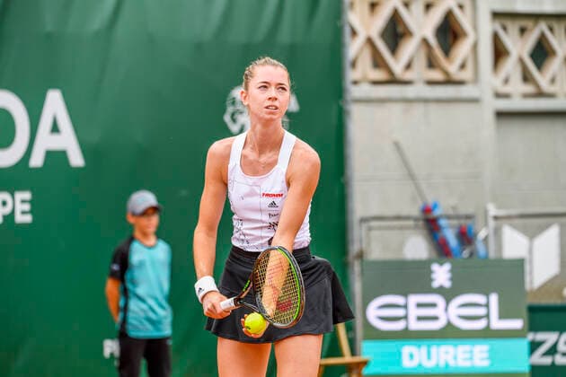 Switzerland: 1st qualifying match, Lausanne 2021 tennis tournament WTA, Tennis Damen 250 Lausanne Switzerland, 07 12 2021: Simona Walter of Switzerland is in action during 1st day of qualifying match, Lausanne 2021 tennis tournament WTA 250 (Poto by Eric Dubost Pacific Press) Lausanne Switzerland Copyright: EricxDubost
