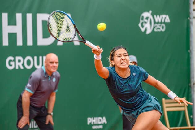Switzerland: 1st qualifying match, Lausanne 2021 tennis tournament WTA, Tennis Damen 250 Lausanne Switzerland, 07 12 2021: Zarina Diyas of Kazakhstan is in action during 1st day of qualifying match, Lausanne 2021 tennis tournament WTA 250 (Poto by Eric Dubost Pacific Press) Lausanne Switzerland Copyright: EricxDubost
