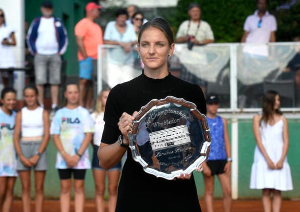 Karolina Pliskova poses with her second place Wimbledon Trophy after returning from London in Prague, Czech Republic, on Monday, July 12, 2021. (CTKxPhoto MichaelaxRihova) CTKPhotoP2021071207821  mir 3
