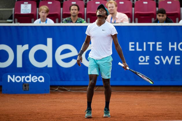 210712 Elias Ymer, Sverige, deppar under dag 8 av Nordea Open den 12 juli 2021 i Bastad. Copyright: MATHILDAxAHLBERG BB210712BB388
