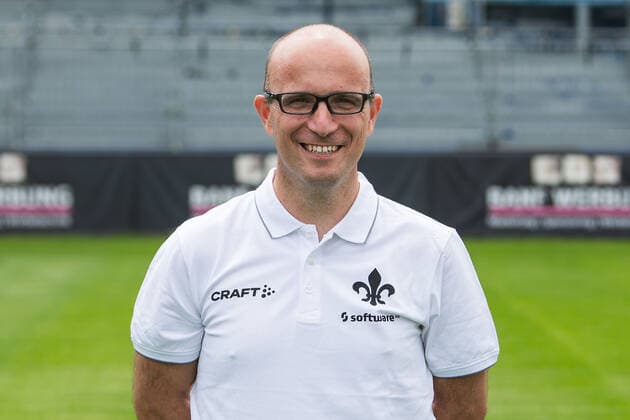 12.07.2021, xfux, Fussball 2.Bundesliga, SV Darmstadt 98, 2.BL, Porträttermin 2021 2022, emonline emspor, v.l. Mannschaftsarzt Dr. Alexander Lesch, SV Darmstadt 98, 2.BL, Porträttermin 2021 2022 Darmstadt