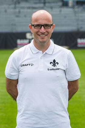 12.07.2021, xfux, Fussball 2.Bundesliga, SV Darmstadt 98, 2.BL, Porträttermin 2021 2022, emonline emspor, v.l. Mannschaftsarzt Dr. Alexander Lesch, SV Darmstadt 98, 2.BL, Porträttermin 2021 2022 Darmstadt