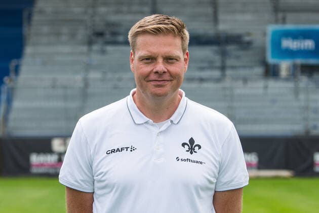 12.07.2021, xfux, Fussball 2.Bundesliga, SV Darmstadt 98, 2.BL, Porträttermin 2021 2022, emonline emspor, v.l. Mannschaftsarzt Dr. Philip Jessen, SV Darmstadt 98, 2.BL, Porträttermin 2021 2022 Darmstadt