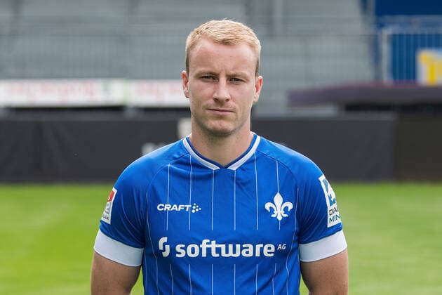 12.07.2021, xfux, Fussball 2.Bundesliga, SV Darmstadt 98, 2.BL, Porträttermin 2021 2022, emonline emspor, v.l. Fabian Holland, SV Darmstadt 98, 2.BL, Porträttermin 2021 2022, Darmstadt
