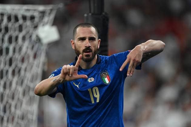 Fussball EURO 2020 FINALE Italien - England Torjubel Leonardo BONUCCI (ITA) nach Tor zum 1-1, Jubel,Freude,Begeisterung, Aktion,Einzelbild,angeschnittenes Einzelmotiv,Halbfigur,halbe Figur, Finale, Spiel M51, Italien (ITA) - England (ENG) am 11.07.2021 in London Wembley Stadion. Fussball EM 2020 vom 11.06.2021-11.07.2021. Foto;Marvin Guengoer GES Pool via Sven Simon Fotoagentur GmbH & Co. London England *** Football EURO 2020 FINALE Italy England goal cheer Leonardo BONUCCI ITA after goal to 1 1, jubilation,joy,enthusiasm,action,single image,cropped single image,half figure,half figure, final, game M51, Italy ITA England ENG on 11 07 2021 in London Wembley Stadium Football EM 2020 from 11 06 2021 11 07 2021 Photo Marvin Guengoer GES Pool via Sven Simon Fotoagentur GmbH Co London England Poolfoto SvenSimon-Guengoer-GES-Pool ,EDITORIAL USE ONLY