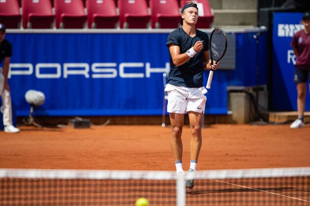 210713 Holger Rune, Danmark, jublar i singel under dag 9 av Nordea Open den 13 juli 2021 i Bastad. Copyright: MATHILDAxAHLBERG BB210713BB172