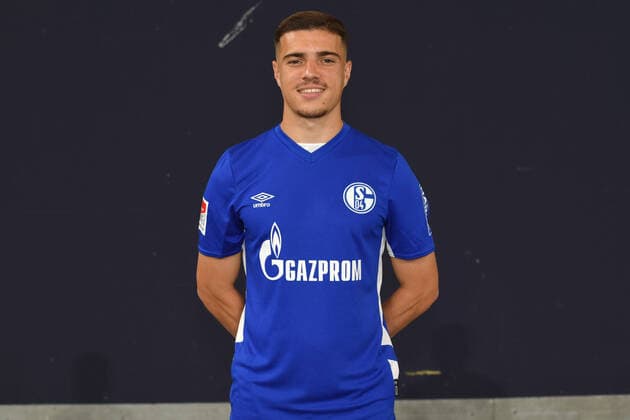 Blendi Idrizi; FC Schalke 04; 1.BL, Porträttermin 2021 2022 Gelsenkirchen Nordrhein-Westfalen Deutschland