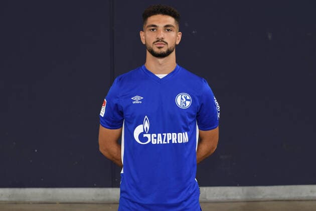 Kerim Calhanoglu; FC Schalke 04; 1.BL, Porträttermin 2021 2022 Gelsenkirchen Nordrhein-Westfalen Deutschland
